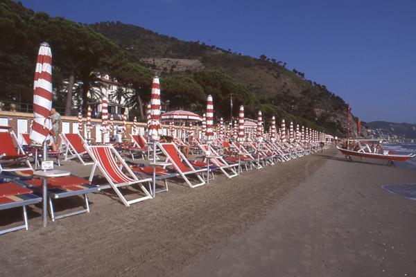 Hotel Adler Alassio Exterior photo